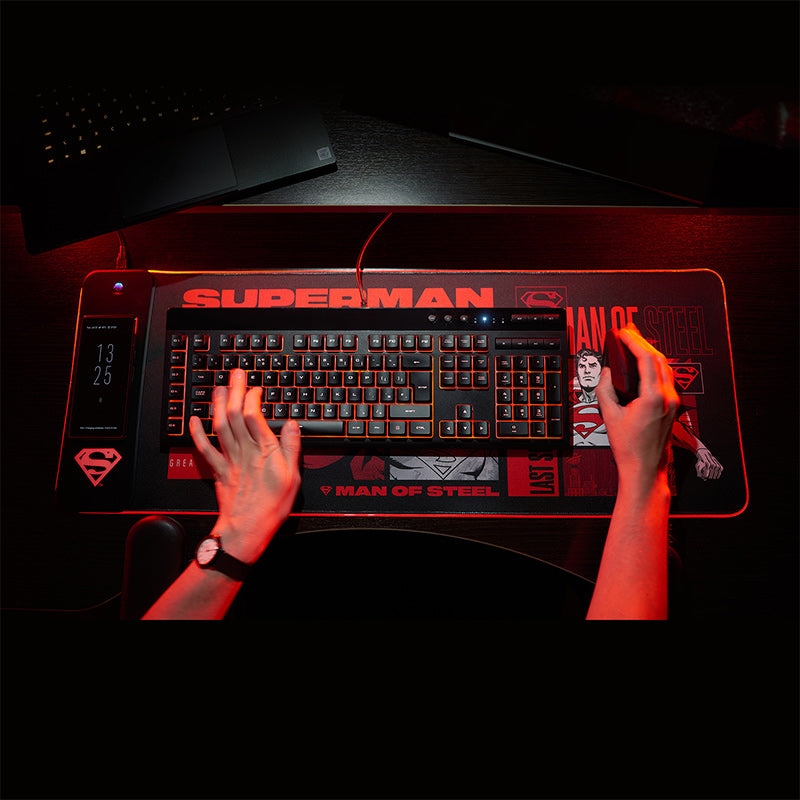 Numskull - DC Comics - Tapis de souris de jeu XXL et chargeur sans fil Superman - flash vidéo