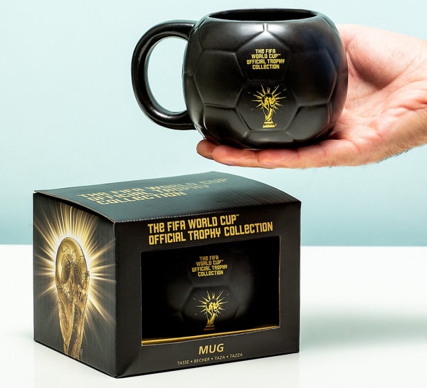 FIFA Heritage - Mug FIFA en forme de ballon de football Noir et Or 400ml - flash vidéo