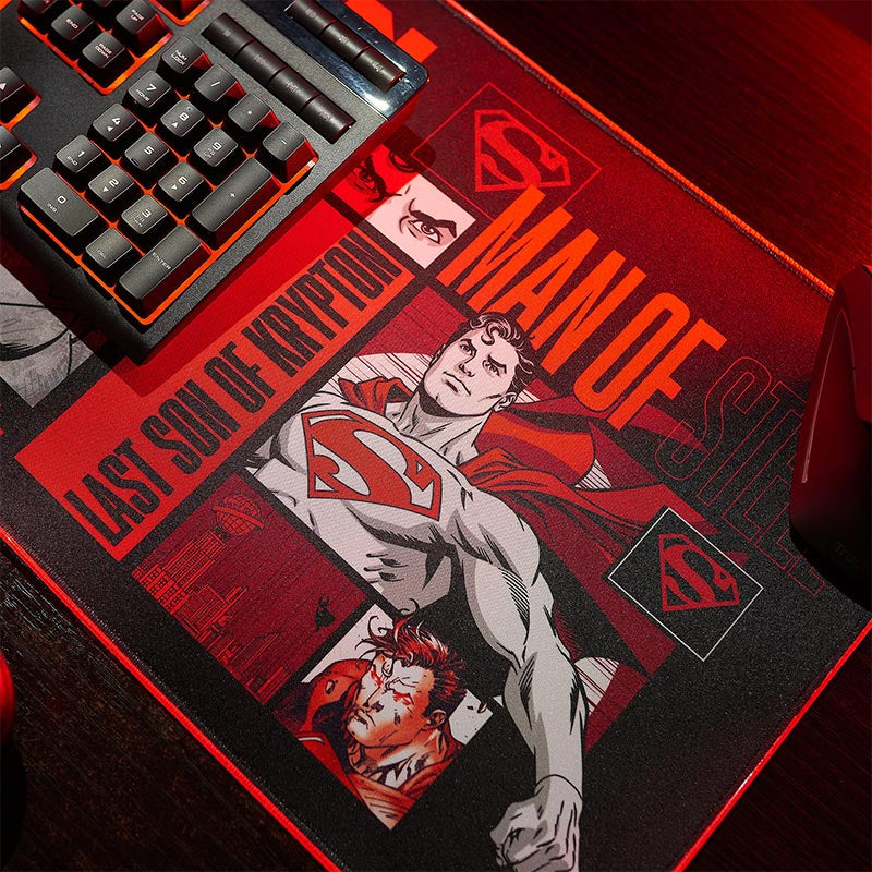 Numskull - DC Comics - Tapis de souris de jeu XXL et chargeur sans fil Superman - flash vidéo