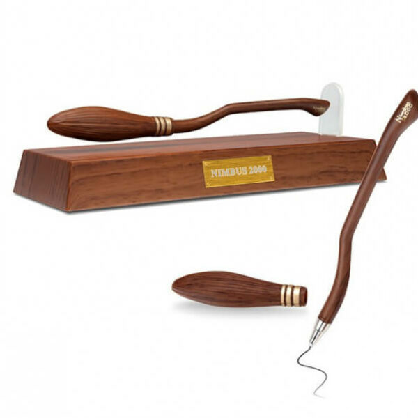 Harry Potter - Stylo en forme de balai Nimbus 2000 en lévitation