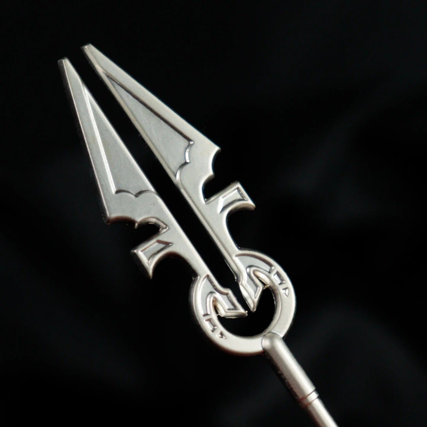 Magic: the Gathering - Mini réplique de la Lance d'argent de lune en argent plaqué