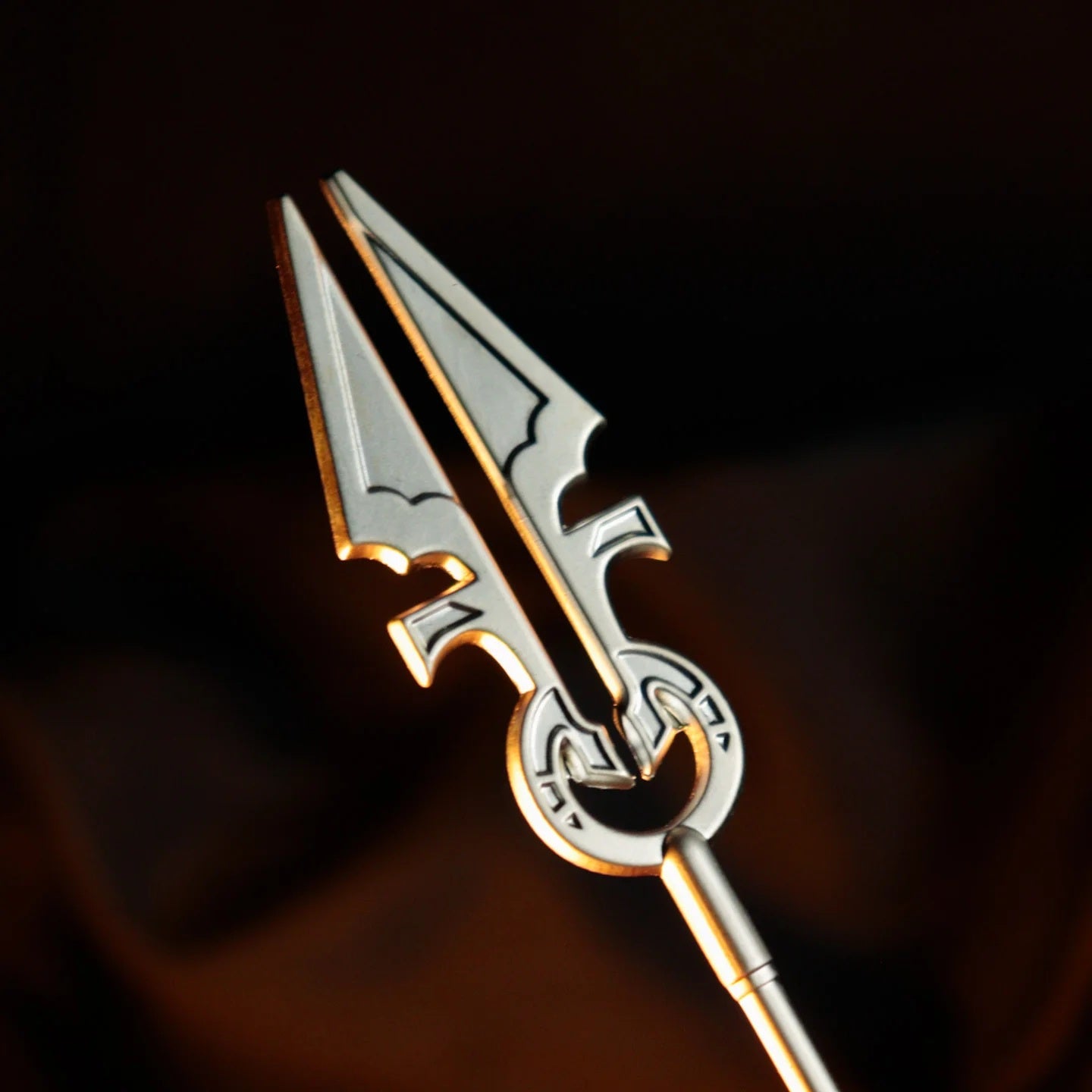 Magic: the Gathering - Mini réplique de la Lance d'argent de lune en argent plaqué
