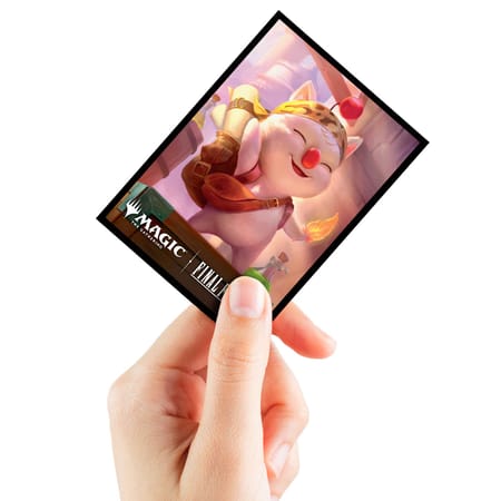 Ultra Pro - Magic: The Gathering - Universes Beyond: Final Fantasy - Sachet de 100 protèges cartes standard Stiltzkin, Moogle Merchant (63 x 89 mm)