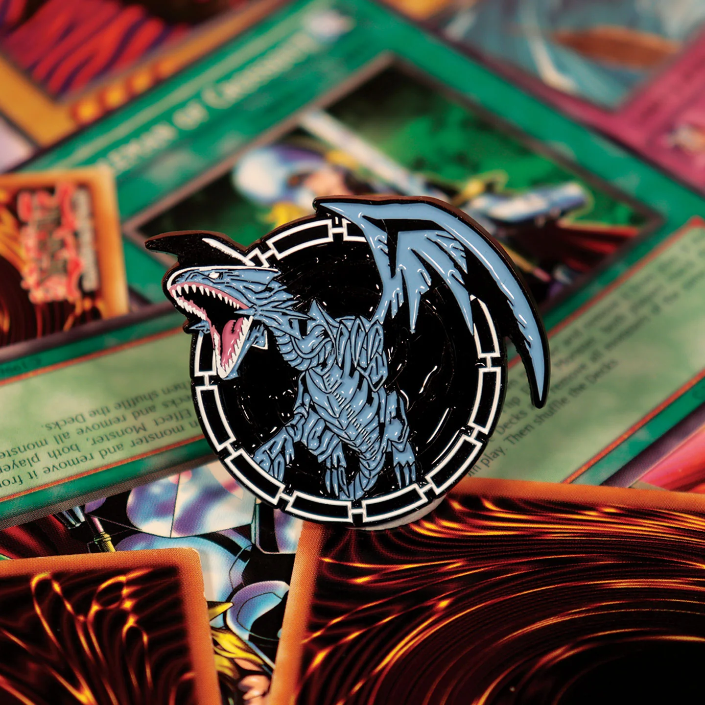 Yu-Gi-Oh! - Présentoir de 12 écussons mystères en métal en boîte surprise
