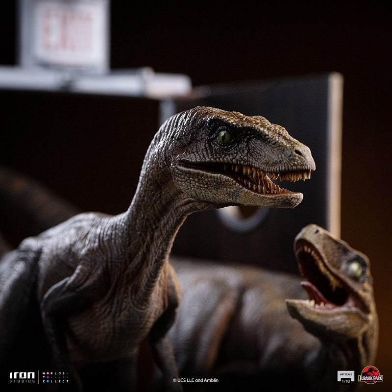 Iron Studios - Art Scale 1/10 - Jurassic Park - Velociraptor "Raptors at the Kitchen's Door" Statue 27cm