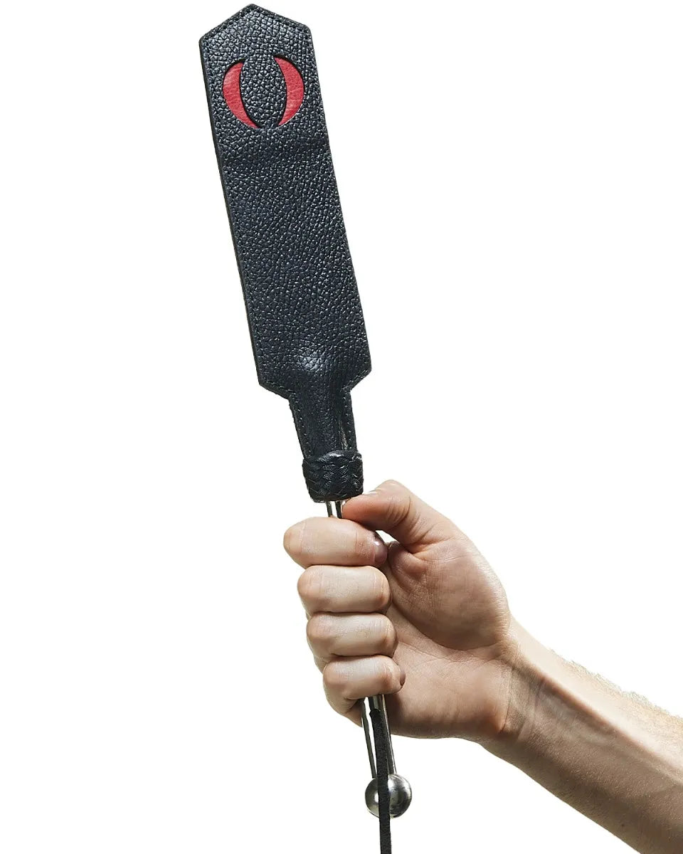 Paddle noir en cuir véritable avec manche en acier - flash vidéo