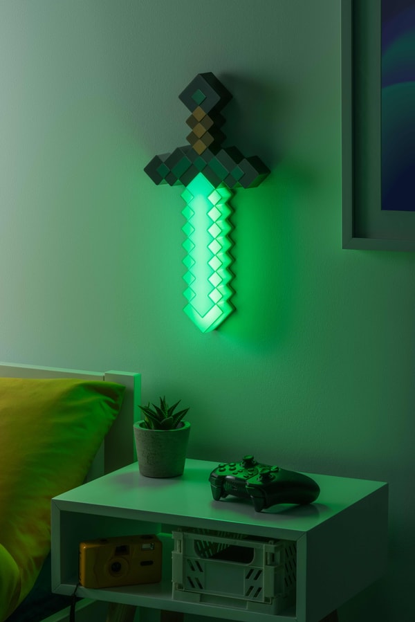 Mojang Studios - Minecraft - Lampe Epée de Diamant - flash vidéo