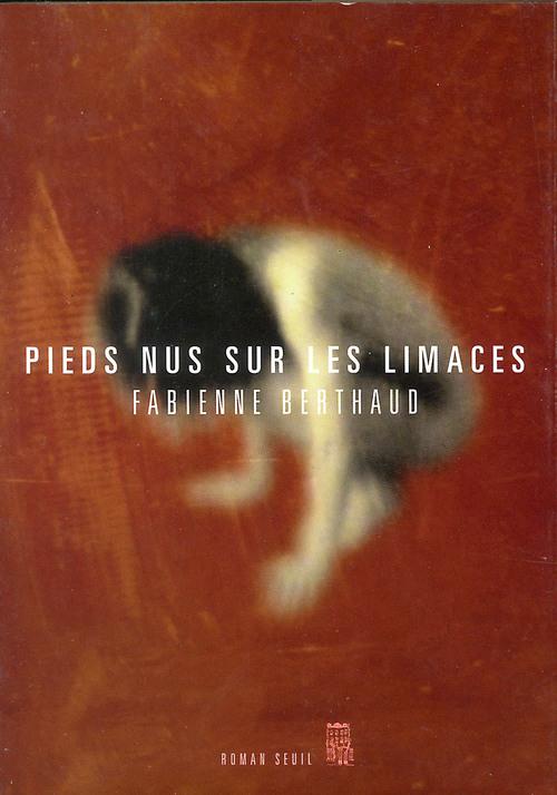 Cadre rouge pieds nus sur les limaces - flash vidéo