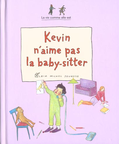 Kevin n'aime pas la baby-sitter