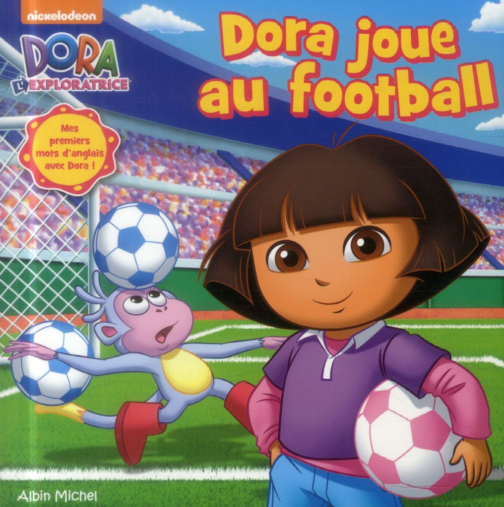 Dora joue au football