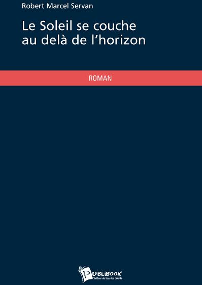 Le soleil se couche au-delà de l'horizon