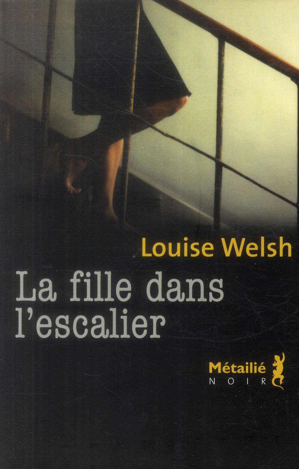 La fille dans l'escalier