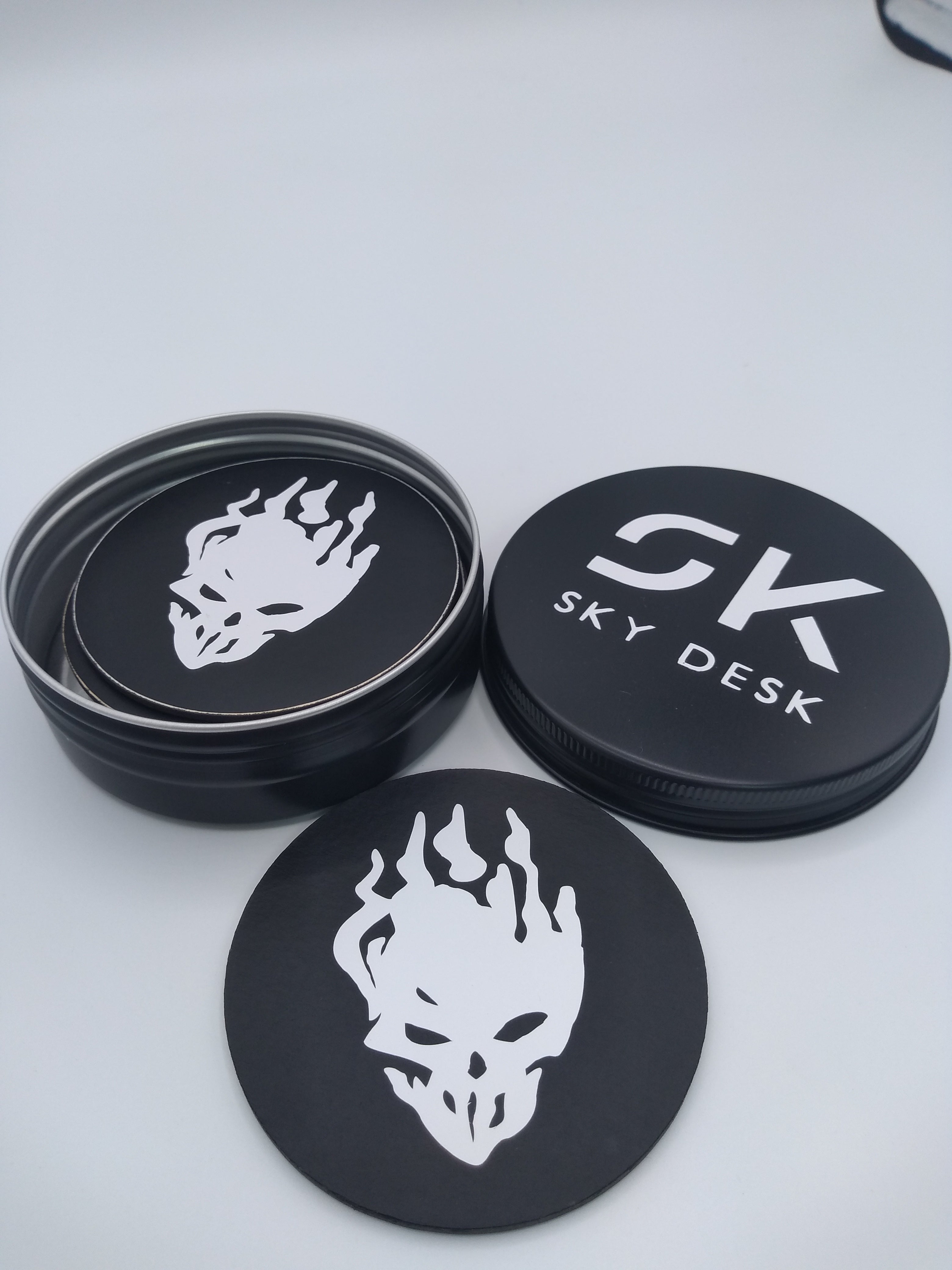 Lot de 2 magnets & 3 Boutons