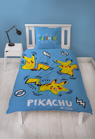 Pokémon - Parure de lit en microfibre Pikachu dans tous ses états (200x140cm + 63x63cm) - flash vidéo