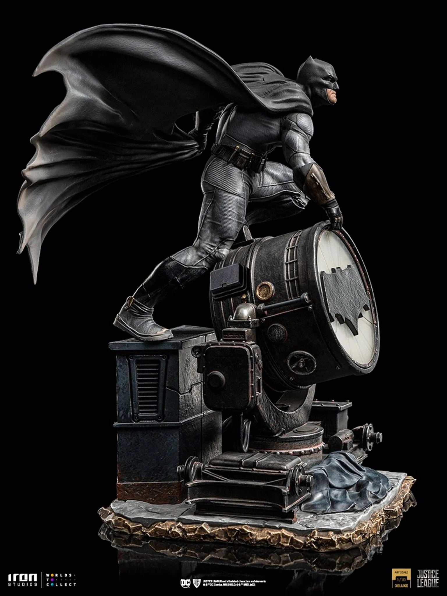 Iron Studios - Deluxe Arts Scale 1/10 - DC Comics - Zack Snyder's Justice League - Batman on Bat-Signal Statue 28cm - flash vidéo