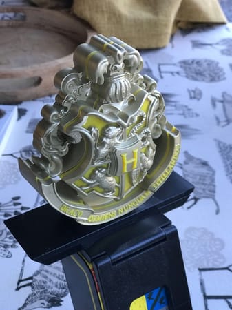 Cable Guys Ikon - Harry Potter - Poudlard Logo Support Lumineux Chargeur pour Téléphone et Manette - flash vidéo