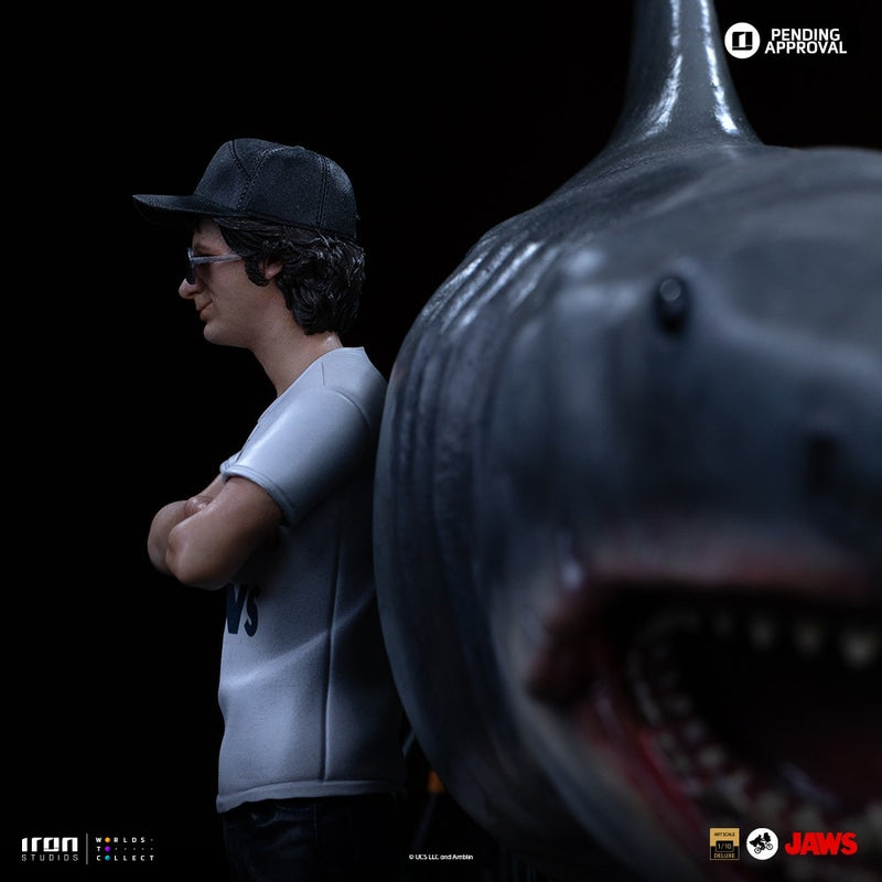 Iron Studios - Deluxe Art Scale 1/10 - Jaws - Steven Spielberg "Jaws 50th Anniversary" Statue 27cm