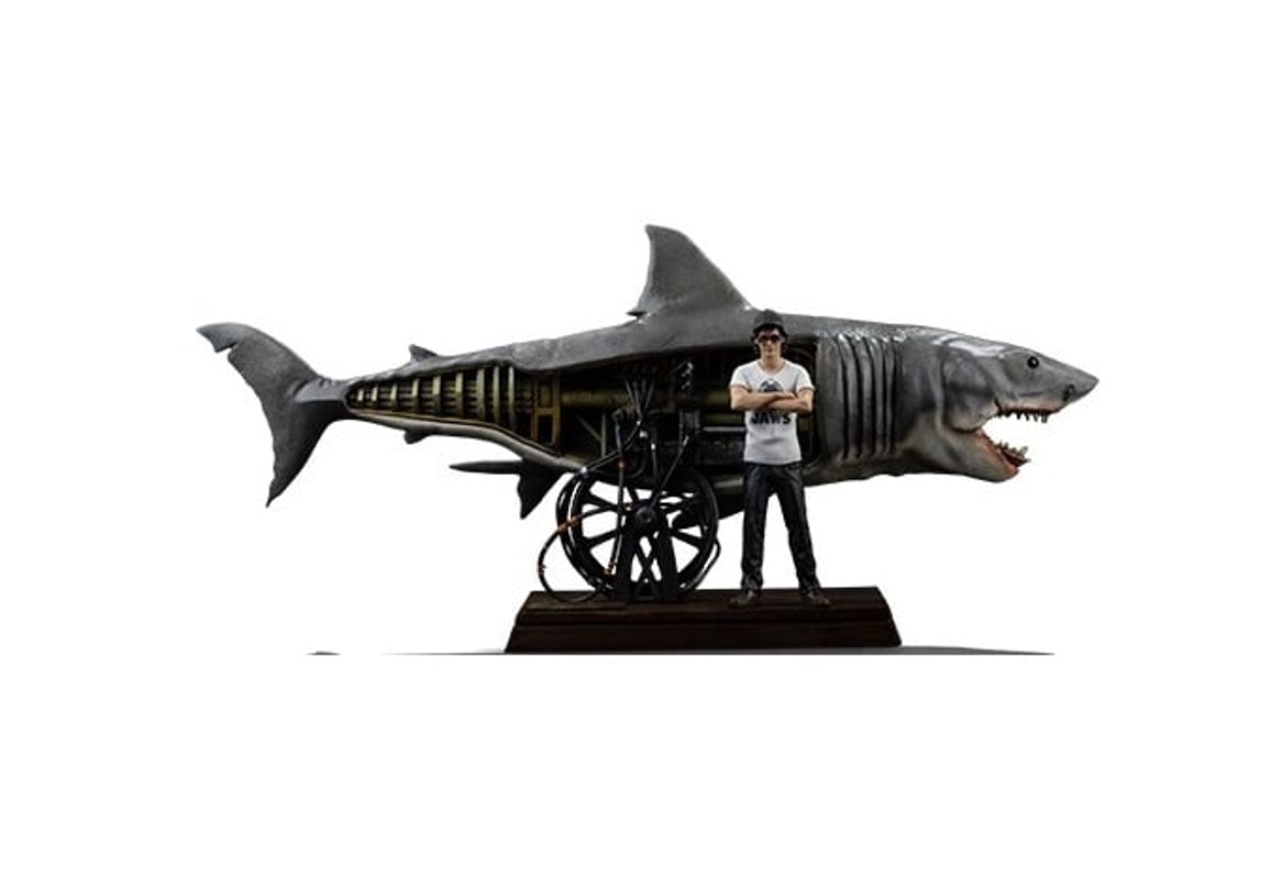 Iron Studios - Deluxe Art Scale 1/10 - Jaws - Steven Spielberg "Jaws 50th Anniversary" Statue 27cm