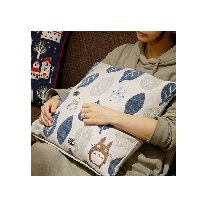 COUSSIN TOTORO FEUILLES BLEUES ET VERTES 45X45 CM - MON VOISIN TOTORO