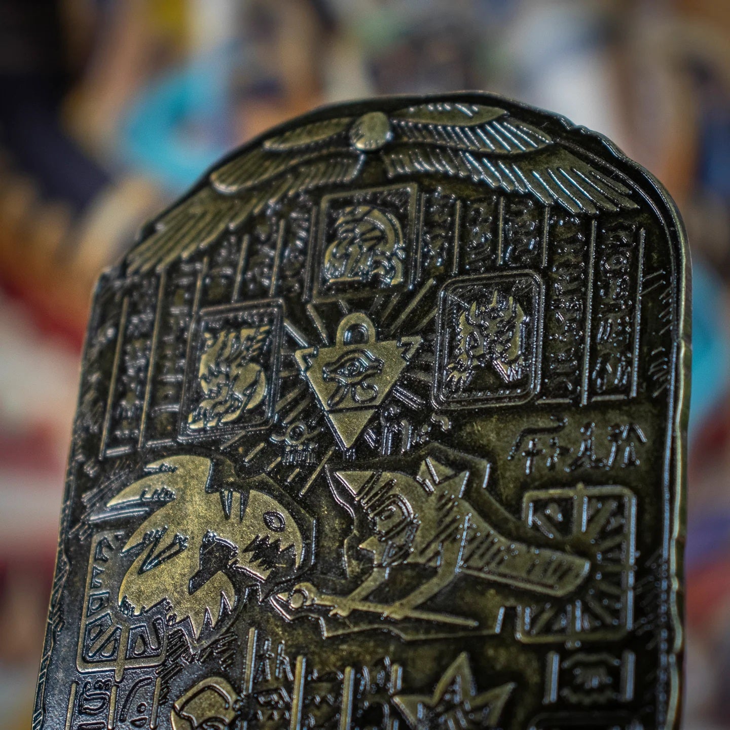 Yu-Gi-Oh! - Réplique en métal de la Tablette des Souvenirs Perdus en édition limitée