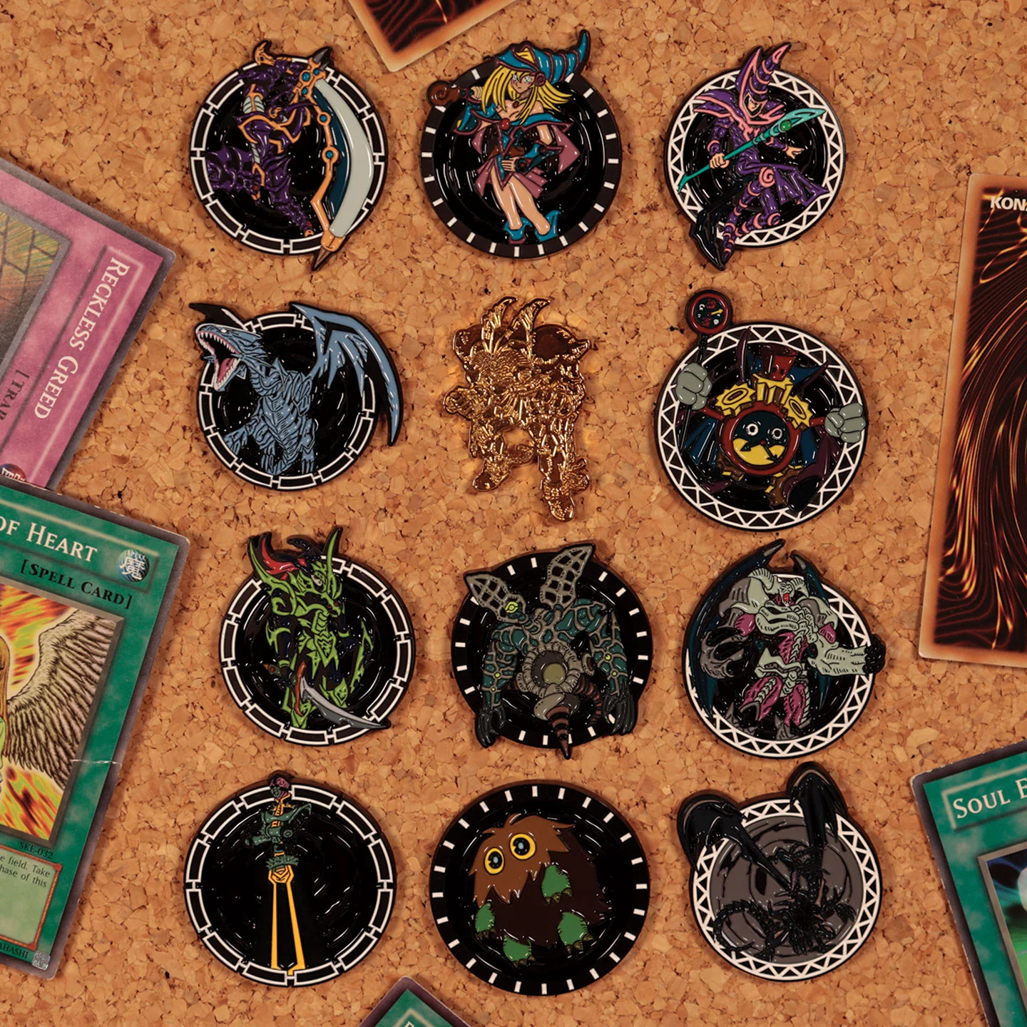 Yu-Gi-Oh! - Présentoir de 12 écussons mystères en métal en boîte surprise