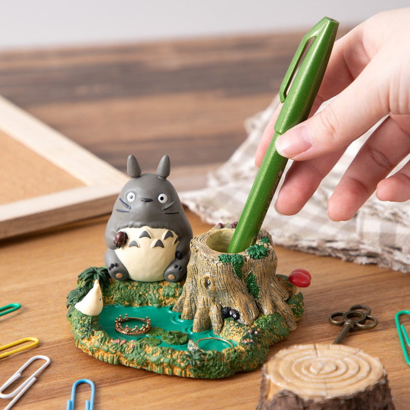FIGURINES POT À CRAYON TOTORO AU BORD DE LA MARRE - MON VOISIN TOTORO