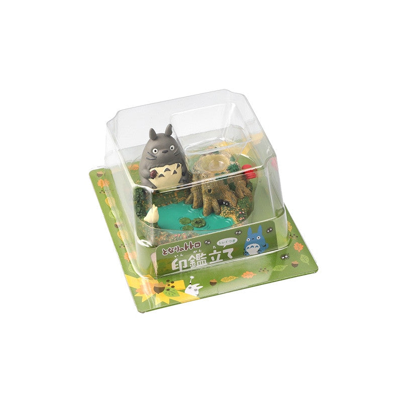 FIGURINES POT À CRAYON TOTORO AU BORD DE LA MARRE - MON VOISIN TOTORO