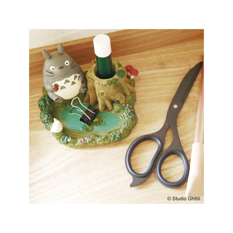FIGURINE POT À CRAYON TOTORO AU BORD DE LA MARRE - MON VOISIN TOTORO