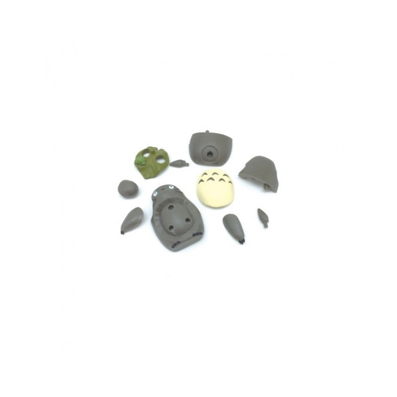 FIGURINE KUMUKUMU TOTORO GRIS AVEC FEUILLE - MON VOISIN TOTORO