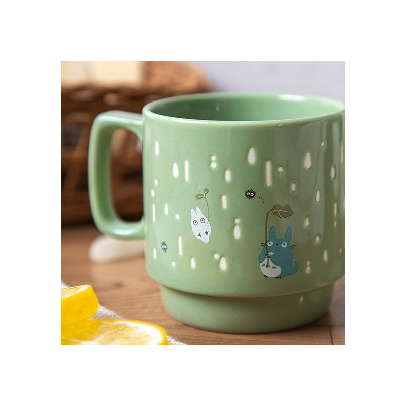 Ghibli - Mon Voisin Totoro - Mug en relief coloré "Totoro tenant un parapluie"