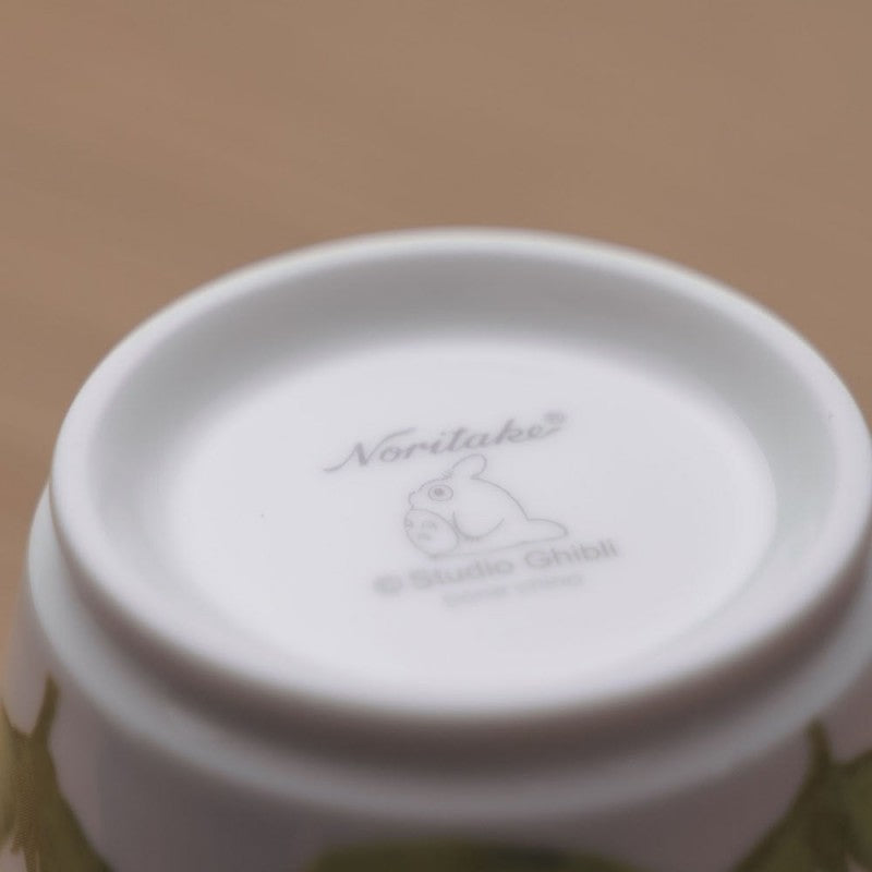 TASSE TOTORO SUR UNE FEUILLE - MON VOISIN TOTORO