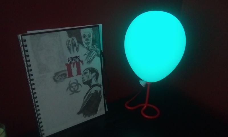IT - Pennywise Balloon Lamp - flash vidéo
