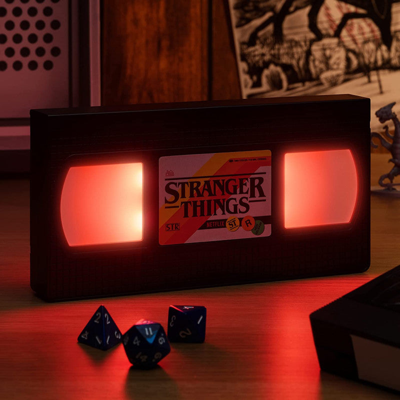 Stranger Things - Lampe Style VHS - flash vidéo