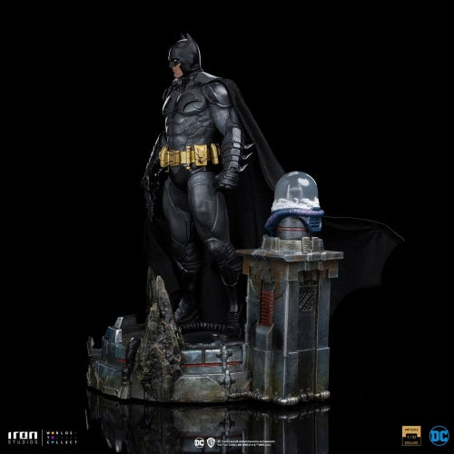 Iron Studios - Deluxe Arts Scale 1/10 - DC Comics - Batman Unleashed Statue 24cm - flash vidéo