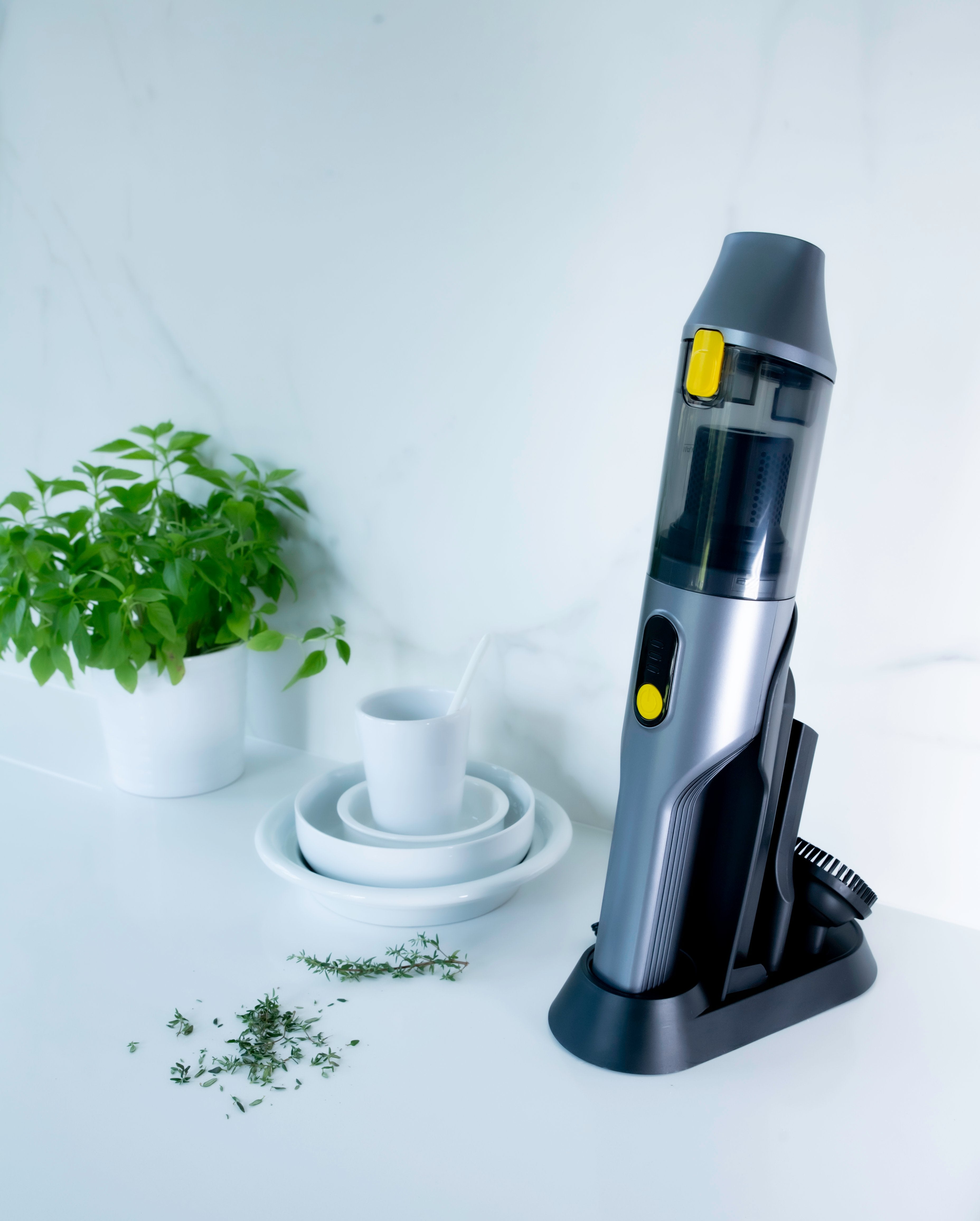 Zanussi - Aspirateur à main VCHZ86 - flash vidéo