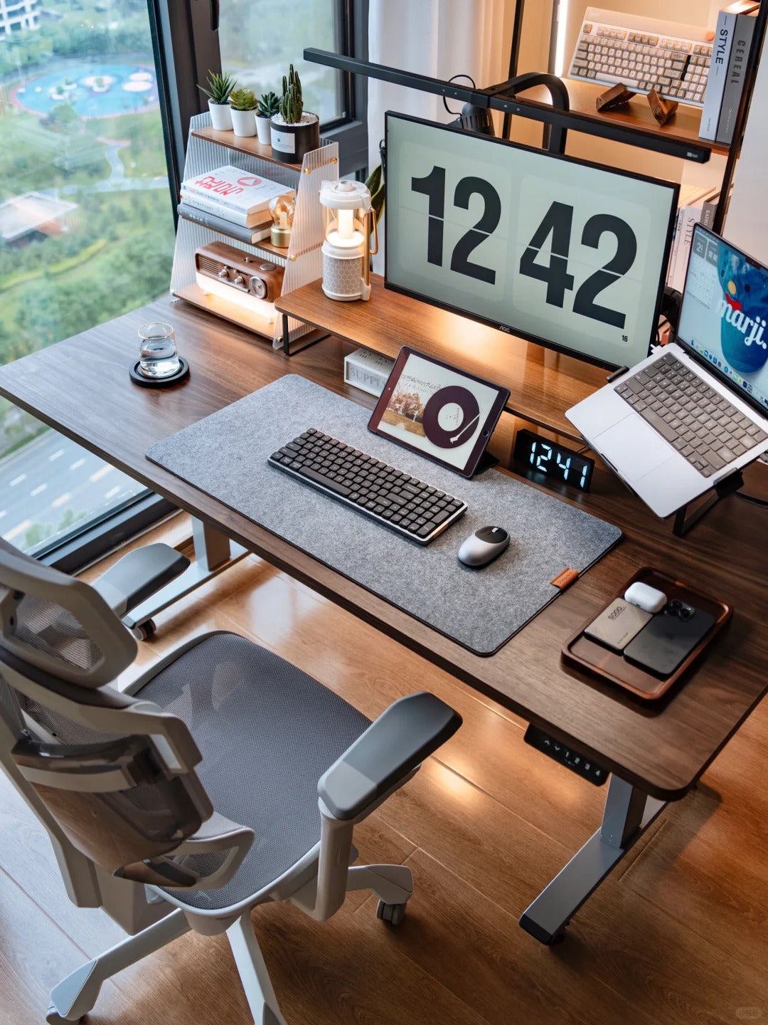 Chaise de bureau ergonomique TGIF ACE Blanche - flash vidéo