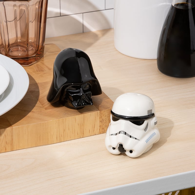 Star Wars - Salière et poivrière en céramique Dark Vador et Stormtrooper - flash vidéo