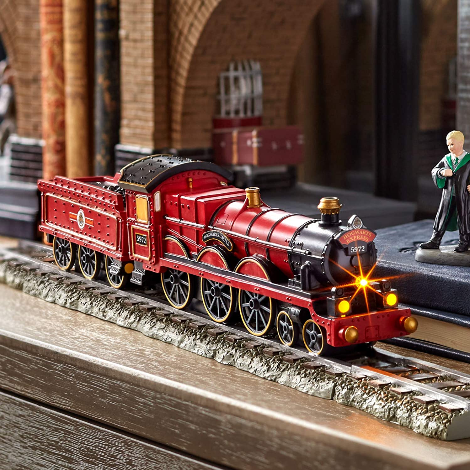 Enesco - Harry Potter Figurine Poudlard Express - flash vidéo
