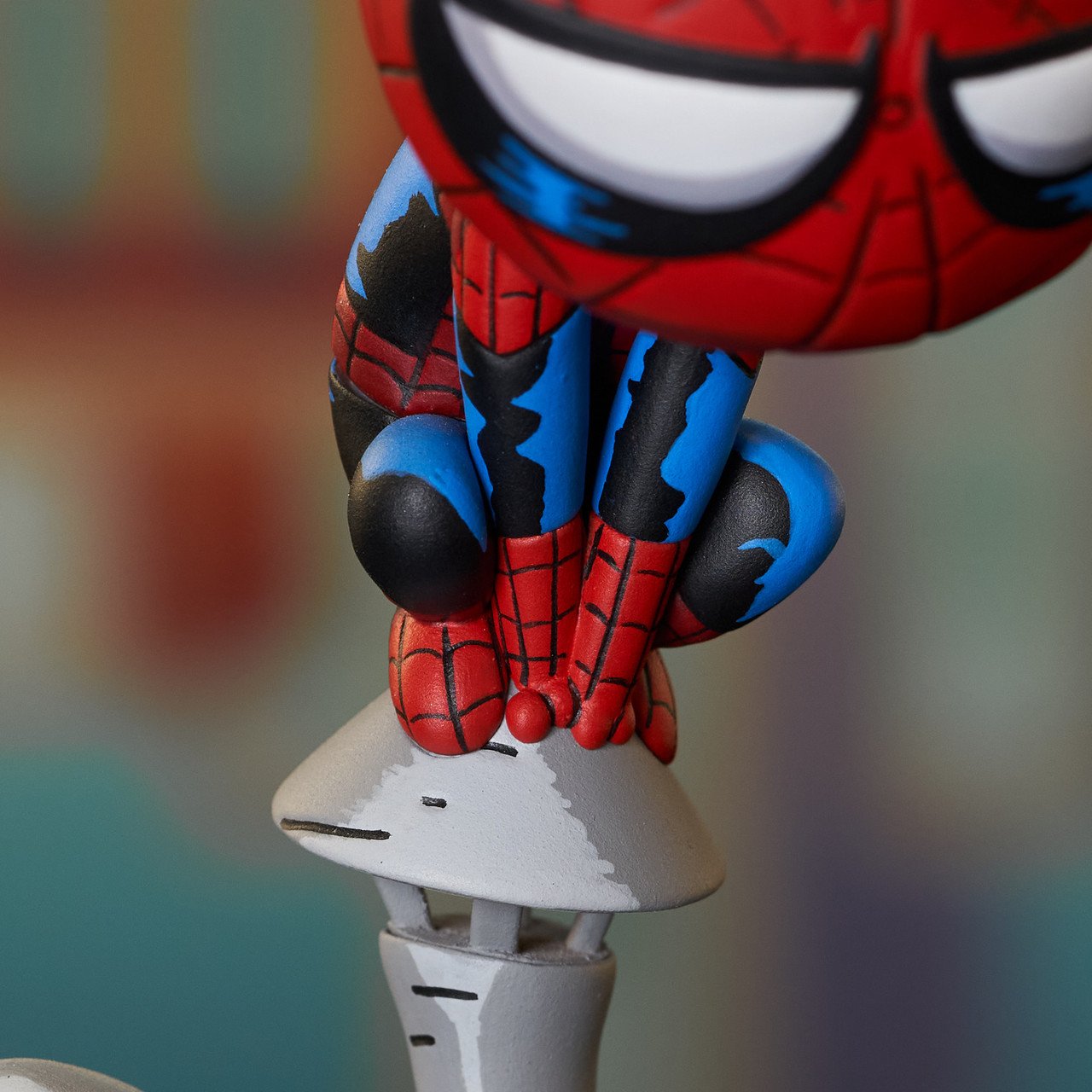 Diamond Select Toys - Marvel Animated - Spider-Man sur cheminée Statue 15cm - flash vidéo