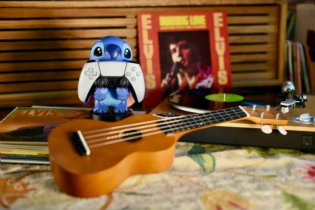 Cable Guys - Disney - Lilo et Stitch - Stitch Support Chargeur pour Téléphone et Manette - flash vidéo