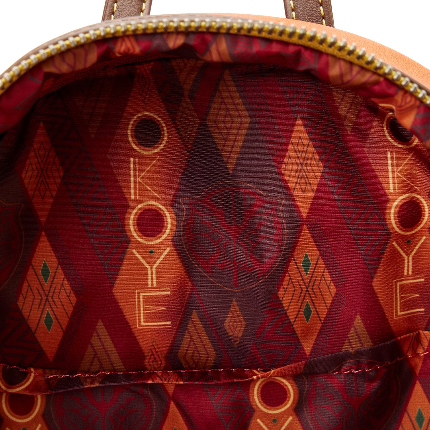 Loungefly: Marvel Black Panther Okoye Cosplay Mini Backpack - flash vidéo