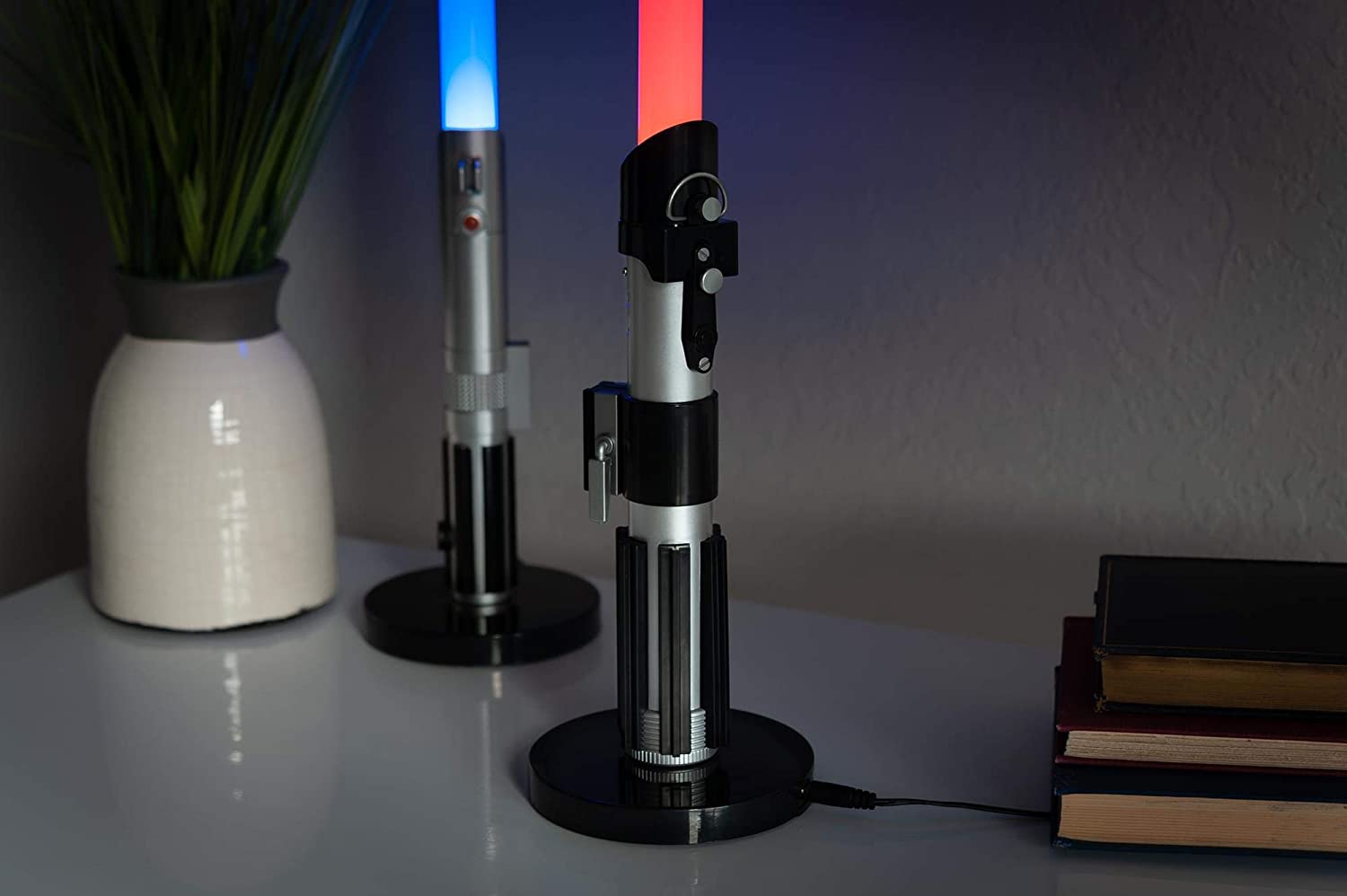 UKON!C - Star Wars - Lampe de bureau Dark Vador Sabre Laser - flash vidéo