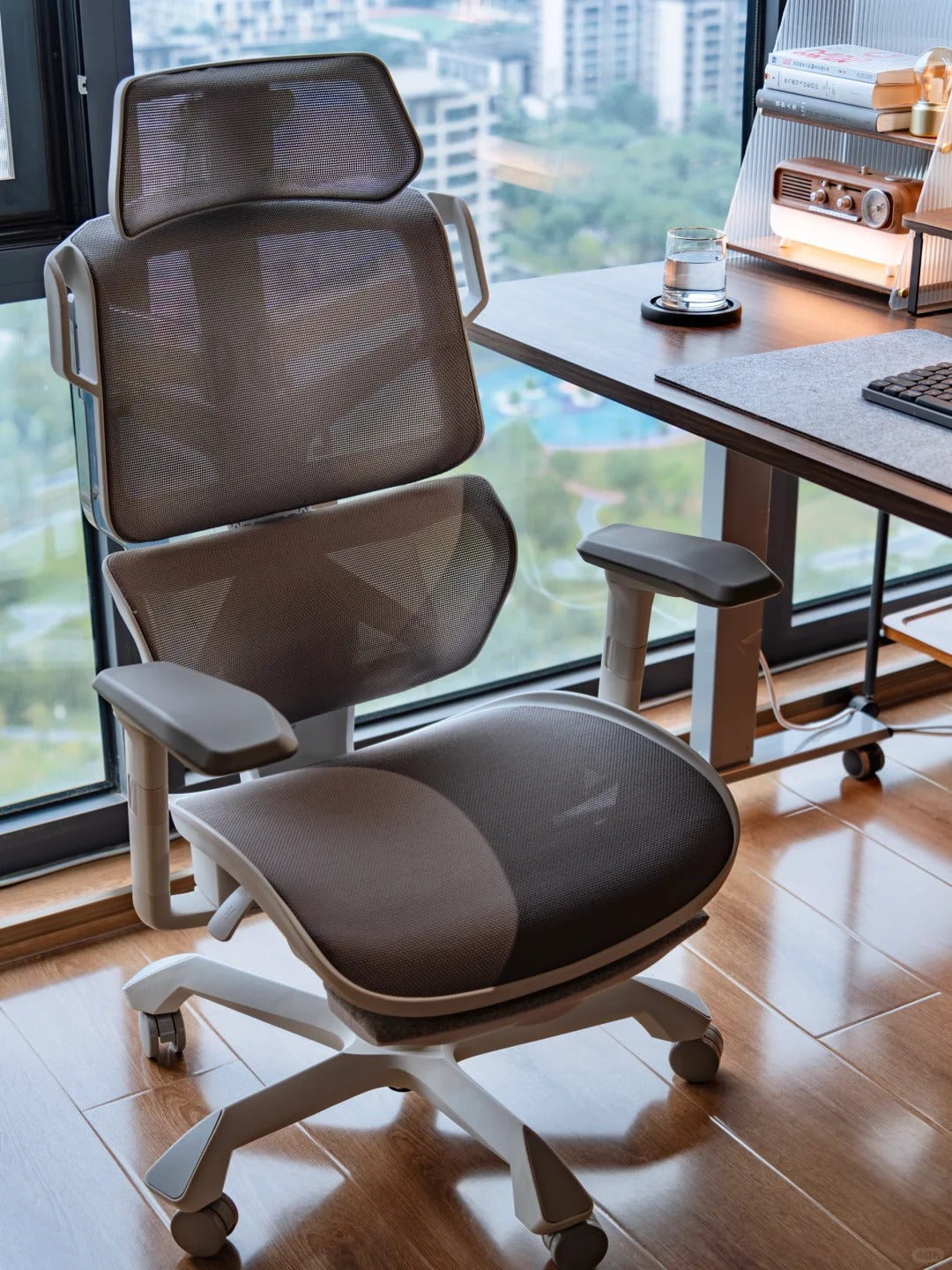 Chaise de bureau ergonomique TGIF ACE Blanche - flash vidéo