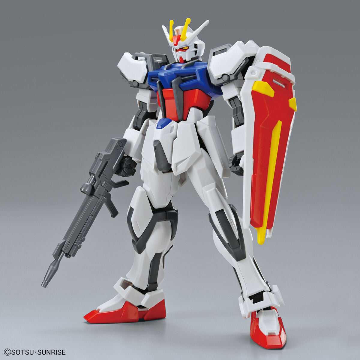 Gunpla - Mobile Suit Gundam - EG 1/144 - GAT-X105 Strike Gundam Model Kit - flash vidéo