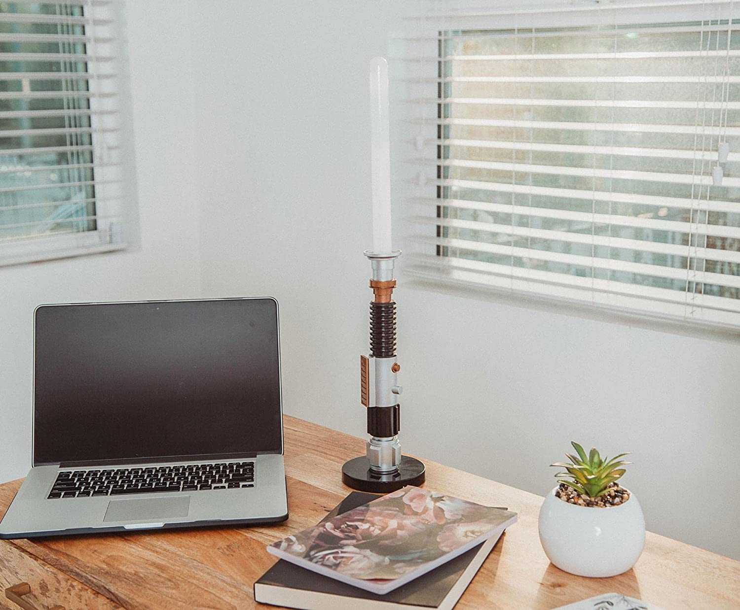 UKON!C - Star Wars - Lampe de bureau Obi-Wan Kenobi Sabre Laser Bleu - flash vidéo