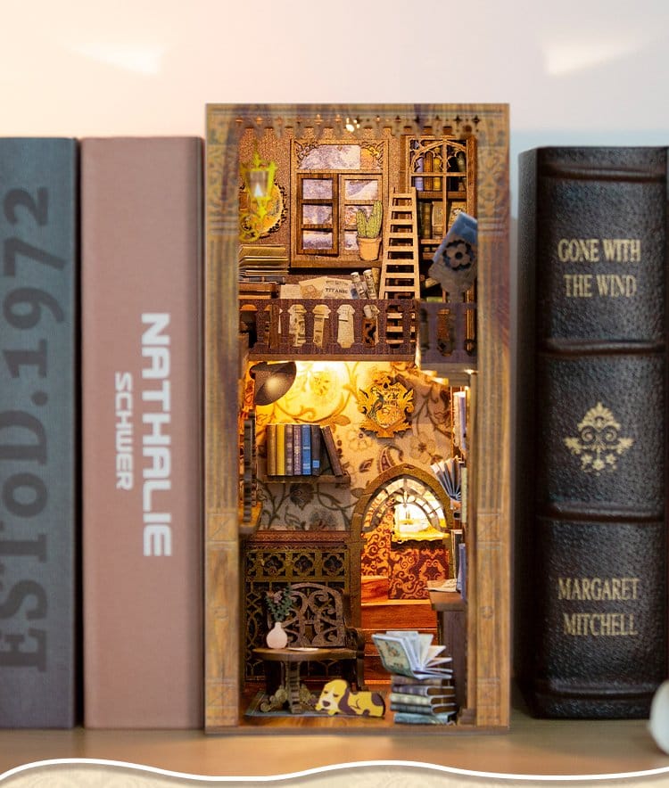 Maquette Book Nook Eternal Bookstore 23 x 11 cm