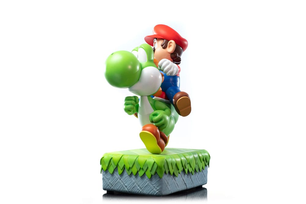 Super Mario statuette Mario & Yoshi 48 cm