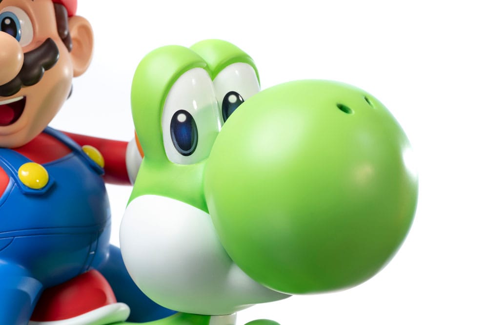 Super Mario statuette Mario & Yoshi 48 cm