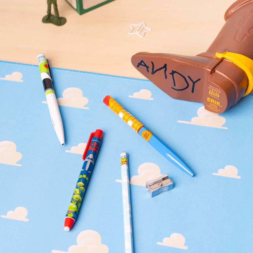 Disney Pixar Toy Story pot à crayons avec set de papeterie Botte de Woody 16 cm