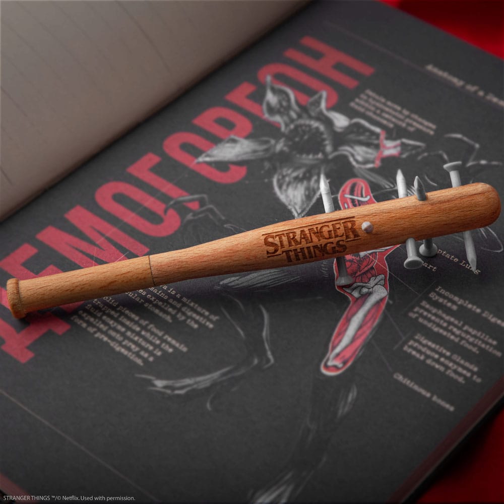 Stranger Things Stylo Batte à Pointes & Stranger Things Pin's
